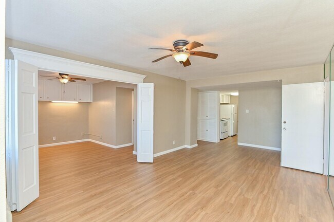 Foto del edificio - 7520 Hornwood Dr