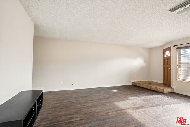 Building Photo - 3827 W Avenue 41