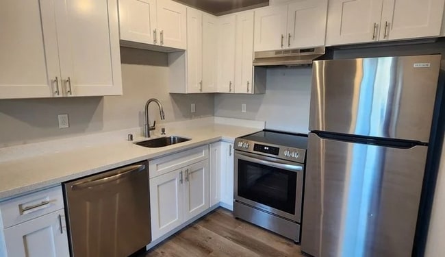 Building Photo - *** 2nd month FREE!!!  Rent Special***Newly Remodeled Tacoma Gem - Modern Comfort and Style in a ...