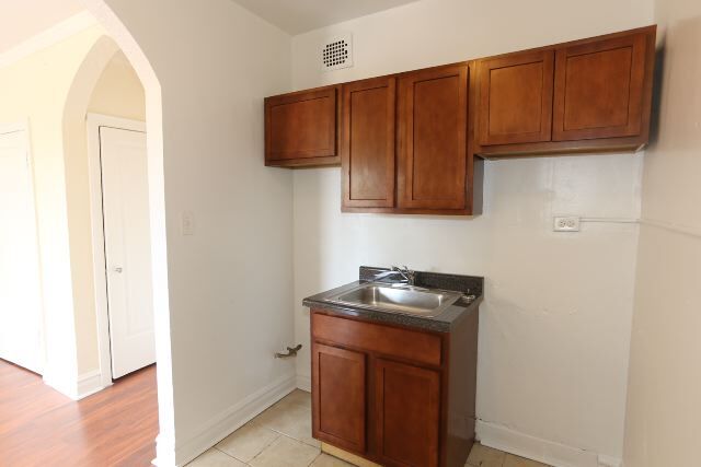 Building Photo - 4842 N Damen Ave