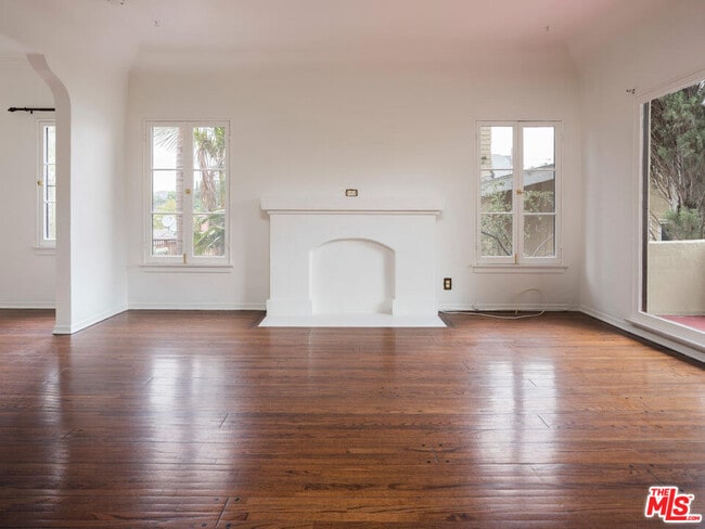 Building Photo - 3842 Aloha St