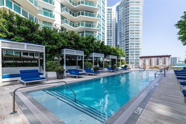 Foto del edificio - 3 br, 2 bath House - 150 Sunny Isles Blvd ...