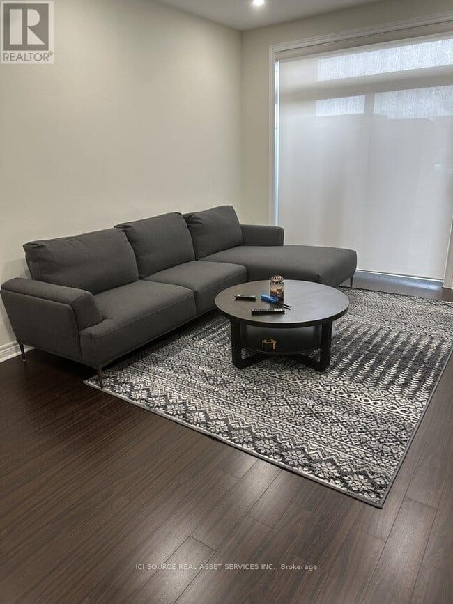 Photo du bâtiment - 7325 Markham Rd