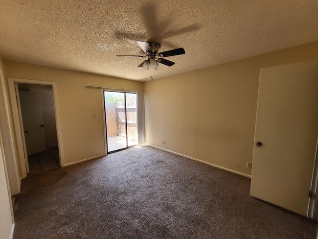 Building Photo - 4233 Siesta Ln