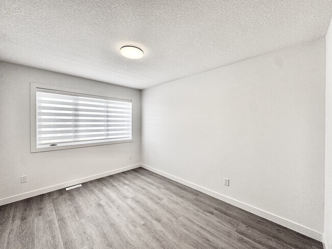 Photo du bâtiment - 9938 162 St NW