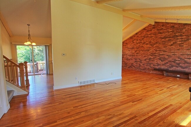 Building Photo - 5 bed 3 bath Broomfield home