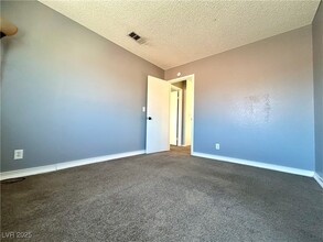 Building Photo - 425 Pemberry Cir