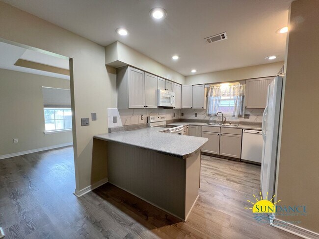 Building Photo - Charming 3-Bedroom Home with Outdoor Perks...