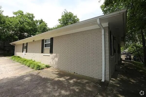 Building Photo - 803 N Van Buren St