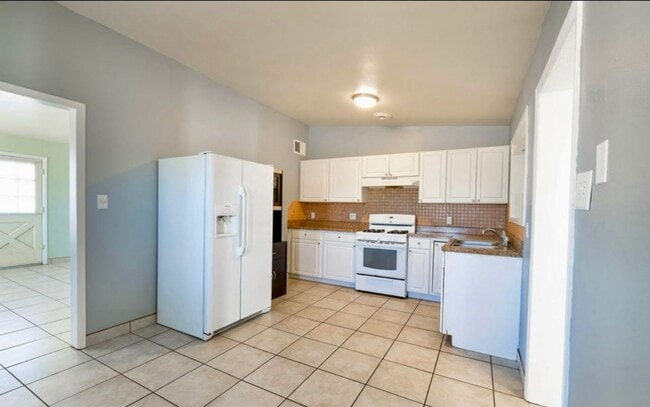 Building Photo - 1710 Betty Cir