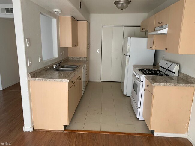 Building Photo - 2 br, 2 bath 4plex - 2028 Venus Ave Apt D