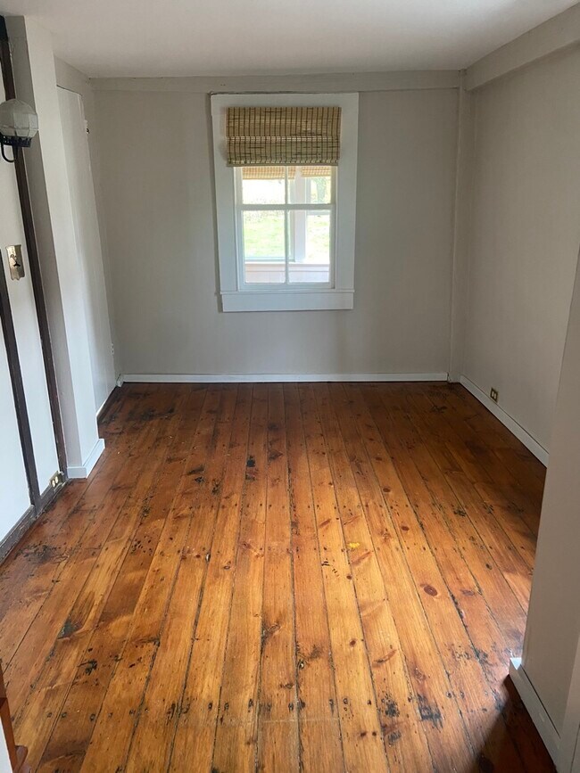 Ground Floor Bedroom - 48 Crescent Rd