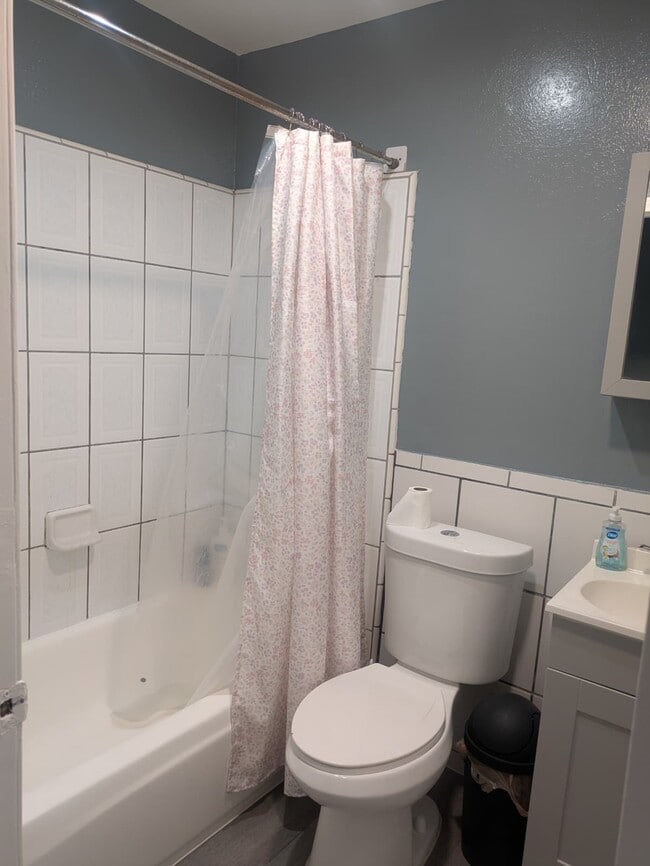 Building Photo - 427 N Concord St