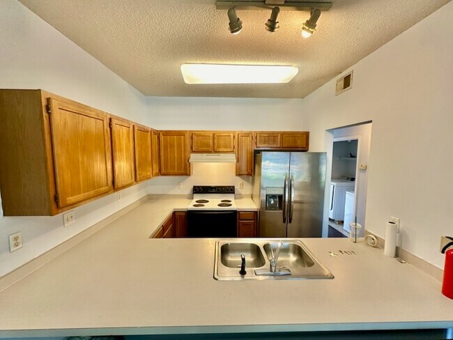 Foto del edificio - 1828 Whispering Oaks Ln