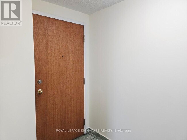 Building Photo - 41 Markbrook Ln