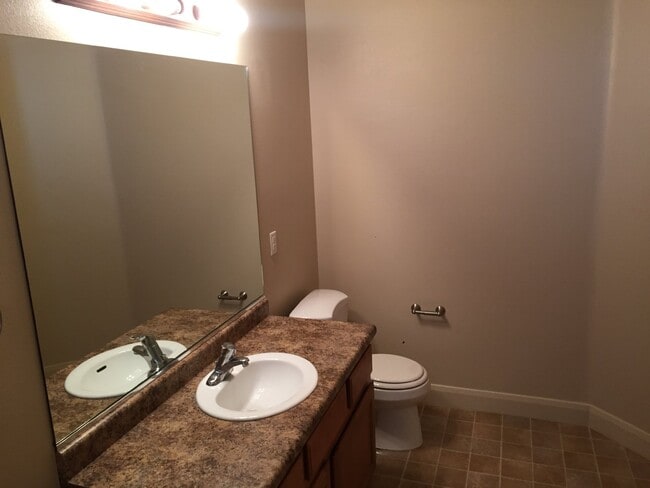 Building Photo - 700 N Main St