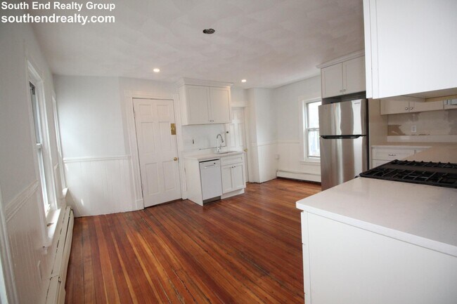 Building Photo - 12 Albion Pl