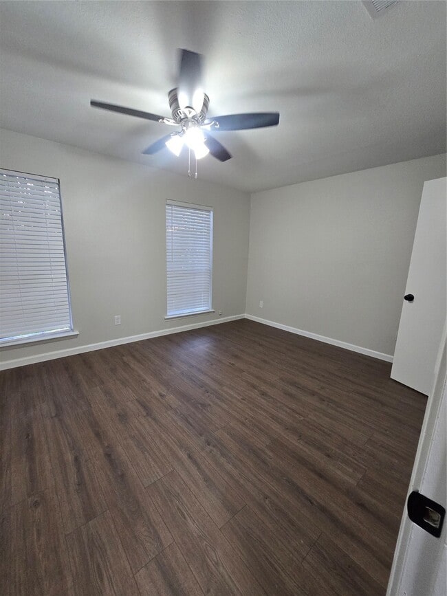 Building Photo - 508 N Texas Ave
