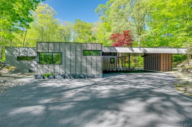 Foto del edificio - 971 Fenimore Rd