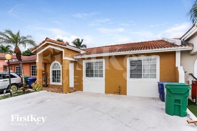 Foto del edificio - 7681 NW 181st Terrace