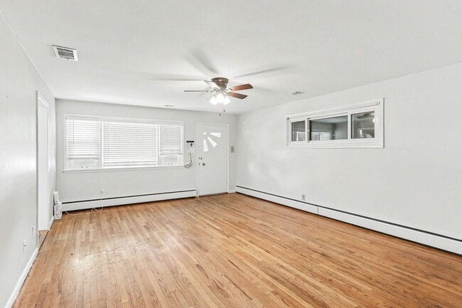 Building Photo - Three bedroom, two bath single family home in Camp Hill