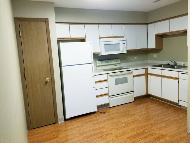 Kitchen - 930 Boston Way