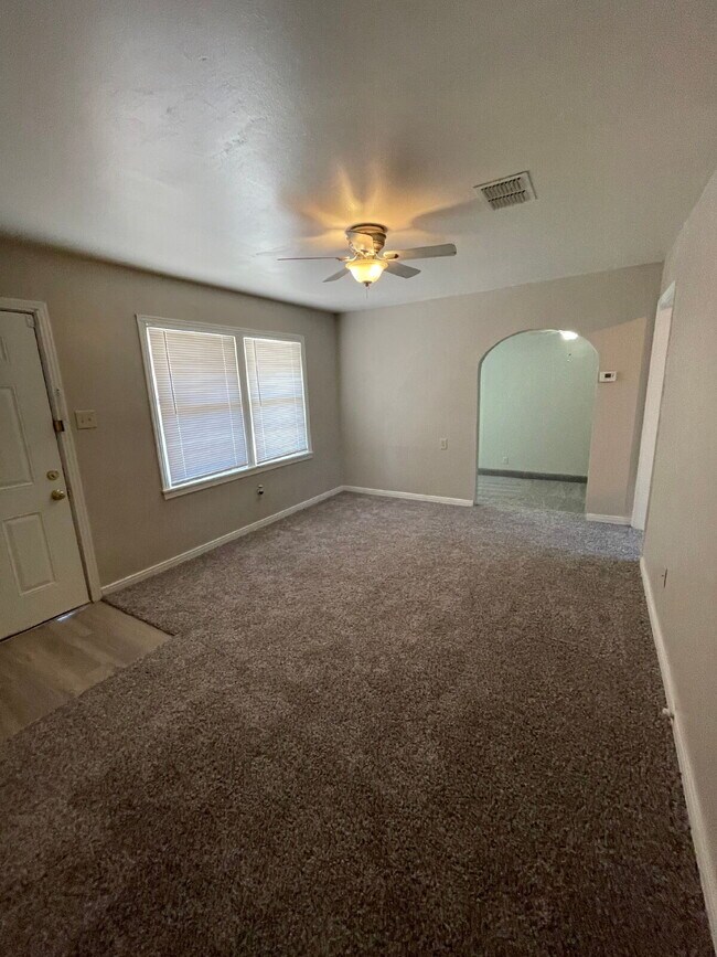 Foto del edificio - Beautiful House Located Within Minutes Of Junior High & High School!
