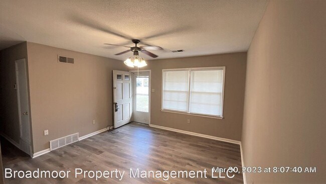 Building Photo - 3 br, 1.5 bath House - 587 Hillbrook Dr.