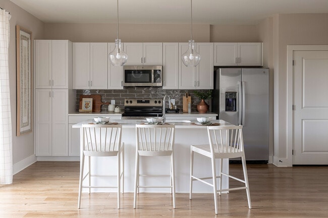 Photo - Livano Oakwood Apartments