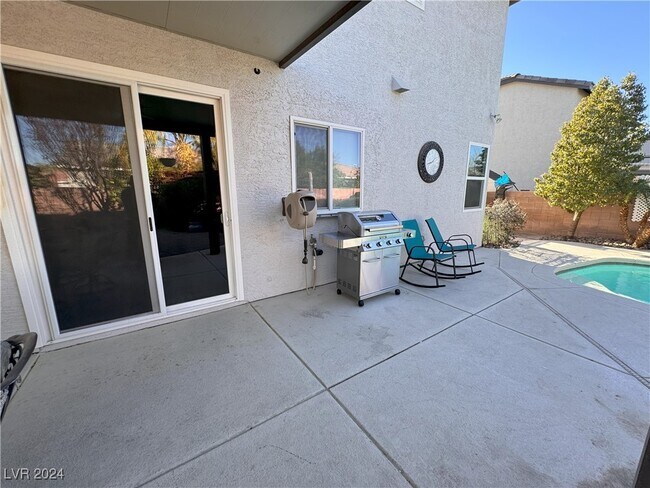 Foto del edificio - 2732 Port Lewis Ave
