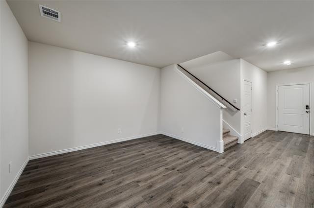 Foto del edificio - 9813 Autumn Leaves Ln