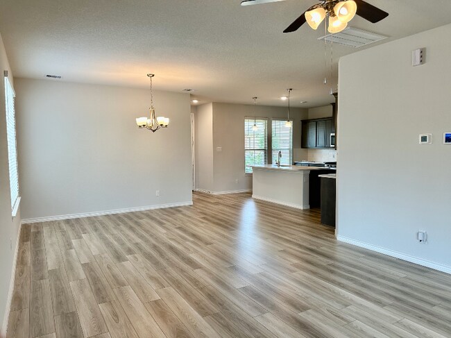 Foto del edificio - 810 Mineral Wells Ln