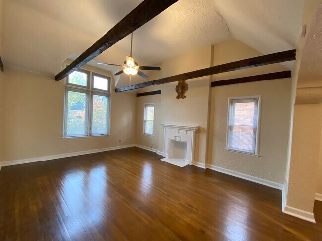 Foto del edificio - 1558 Northwest Blvd