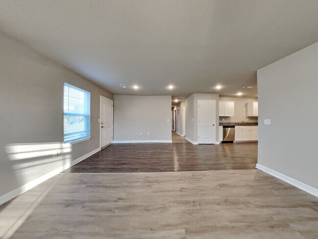 Foto del edificio - 3 BR/2BA | Newly Renovated Single Family Home | 1-Car Covered Parking | Gated backyard