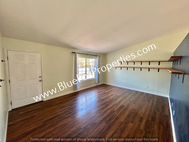 Foto del edificio - 9638 E Blanding Ln