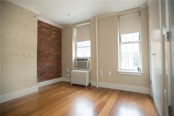 Primary Photo - 195 E 4th St