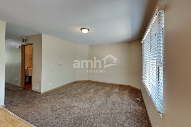 Building Photo - 481 Pheasant Chase Dr