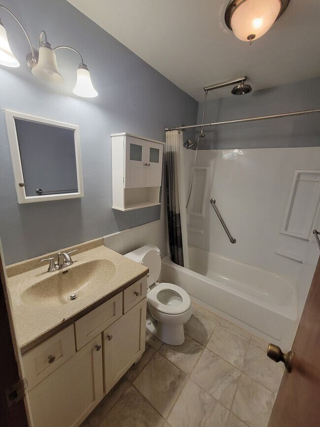 Building Photo - 3 Bed 1 Bath Home for RENT
