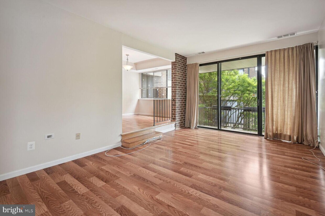 2113 Walsh View Terrace Unit 302, Silver Spring, MD 20902 Room for