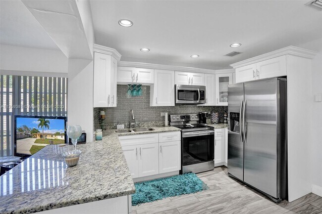Foto del edificio - 3871 NW 4th Pl