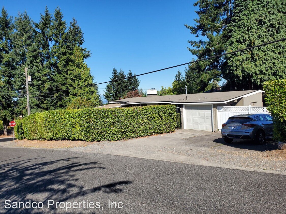 Foto principal - 2 br, 1 bath House - 8015 29th St W