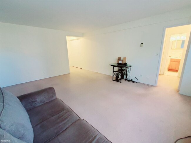 Building Photo - Studio, 1 bath Condo - 30 Glenbrook Rd Unit 1