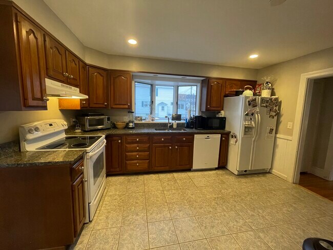 Building Photo - 21 McLean St