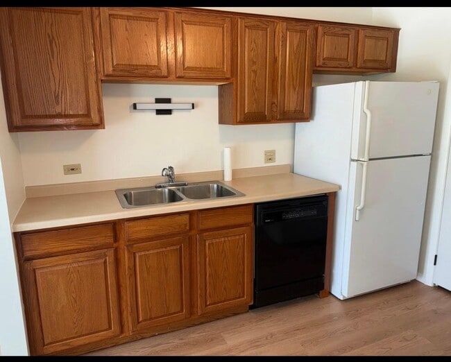 Foto del edificio - 380 Heather Ct