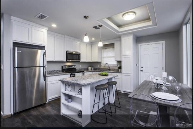 Building Photo - 1413 Alta Vista Dr