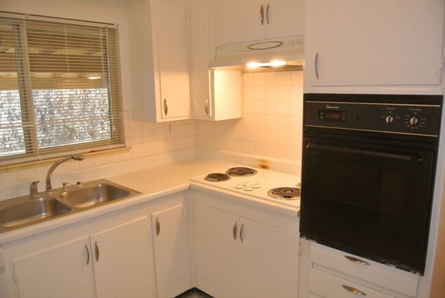 Foto del edificio - 2 bedroom/1 bathroom