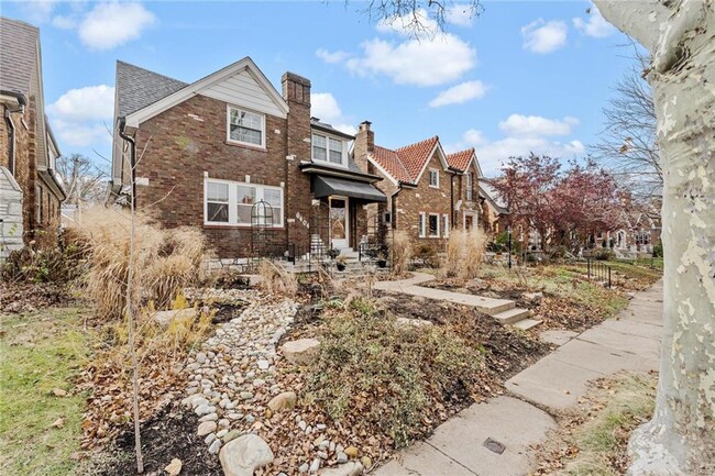 Building Photo - This charming gingerbread home in St. Loui...