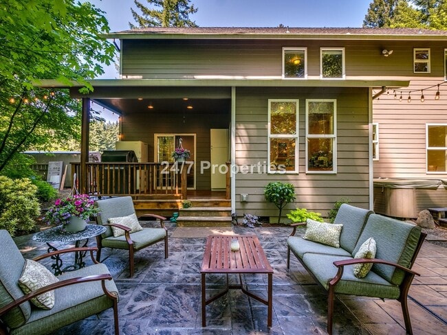 Building Photo - Very Large 5BD I 3BA home + 1BD | 1BA ADU!...