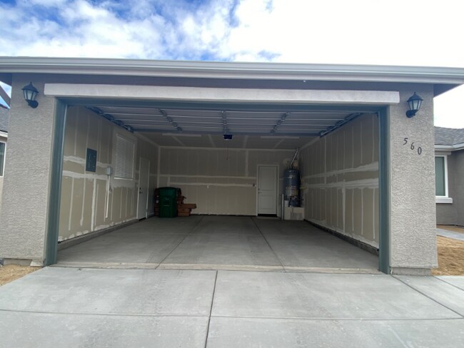 Foto del edificio - 560 Country Hollow Dr