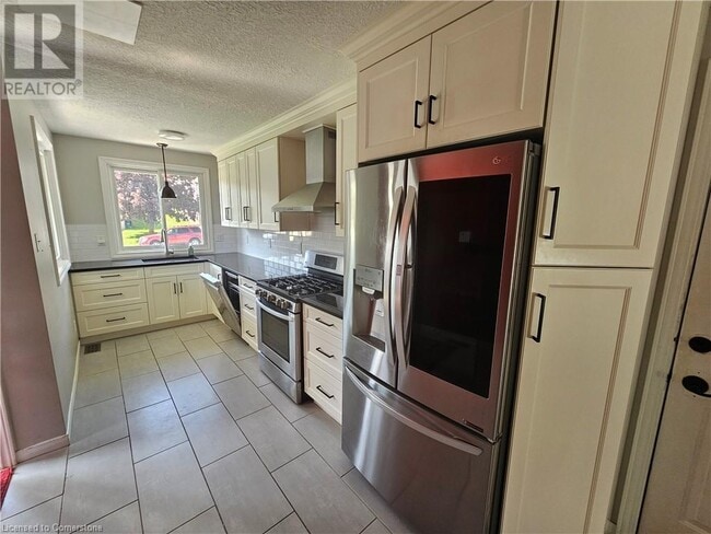 Building Photo - 7 Glendan Ct
